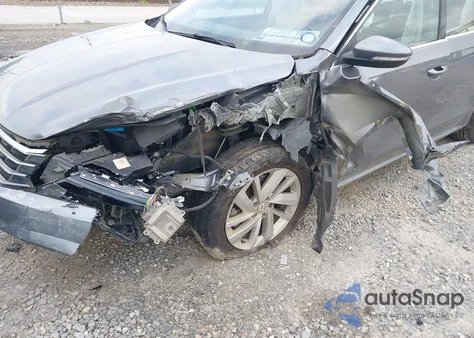 2018 Volkswagen Passat 2.0T Se из США, поврежденный, VIN 1VWBA7A35JC011922